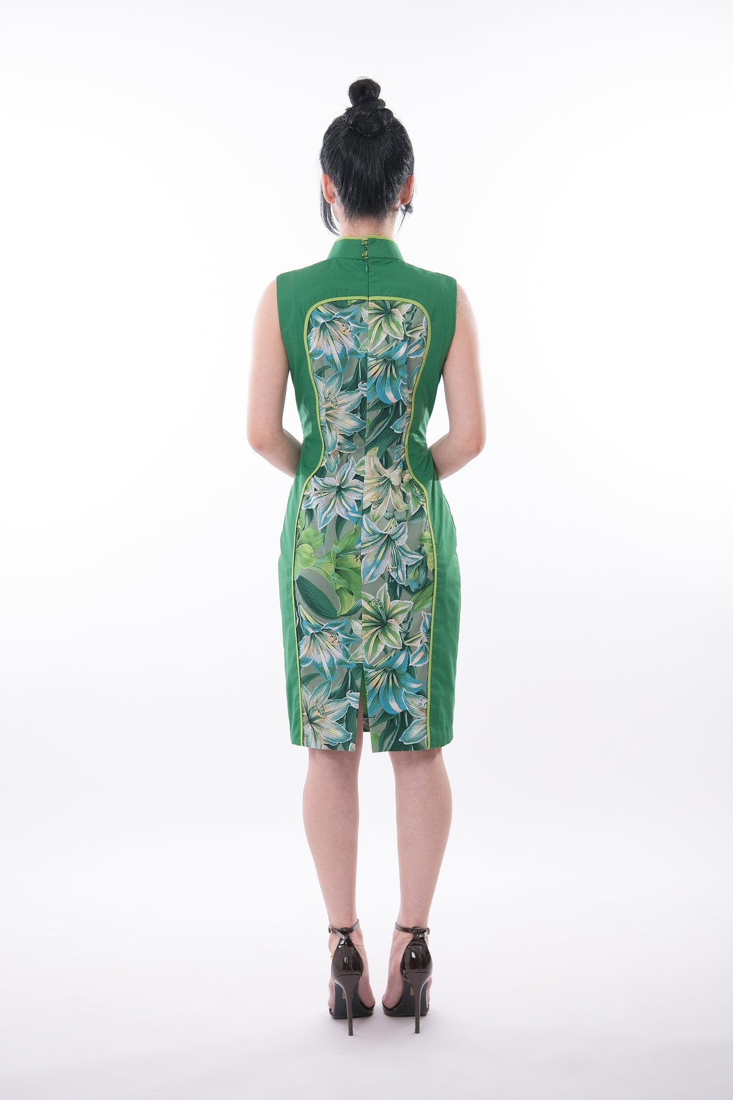 Sylvan Blossom Sleeveless Qipao