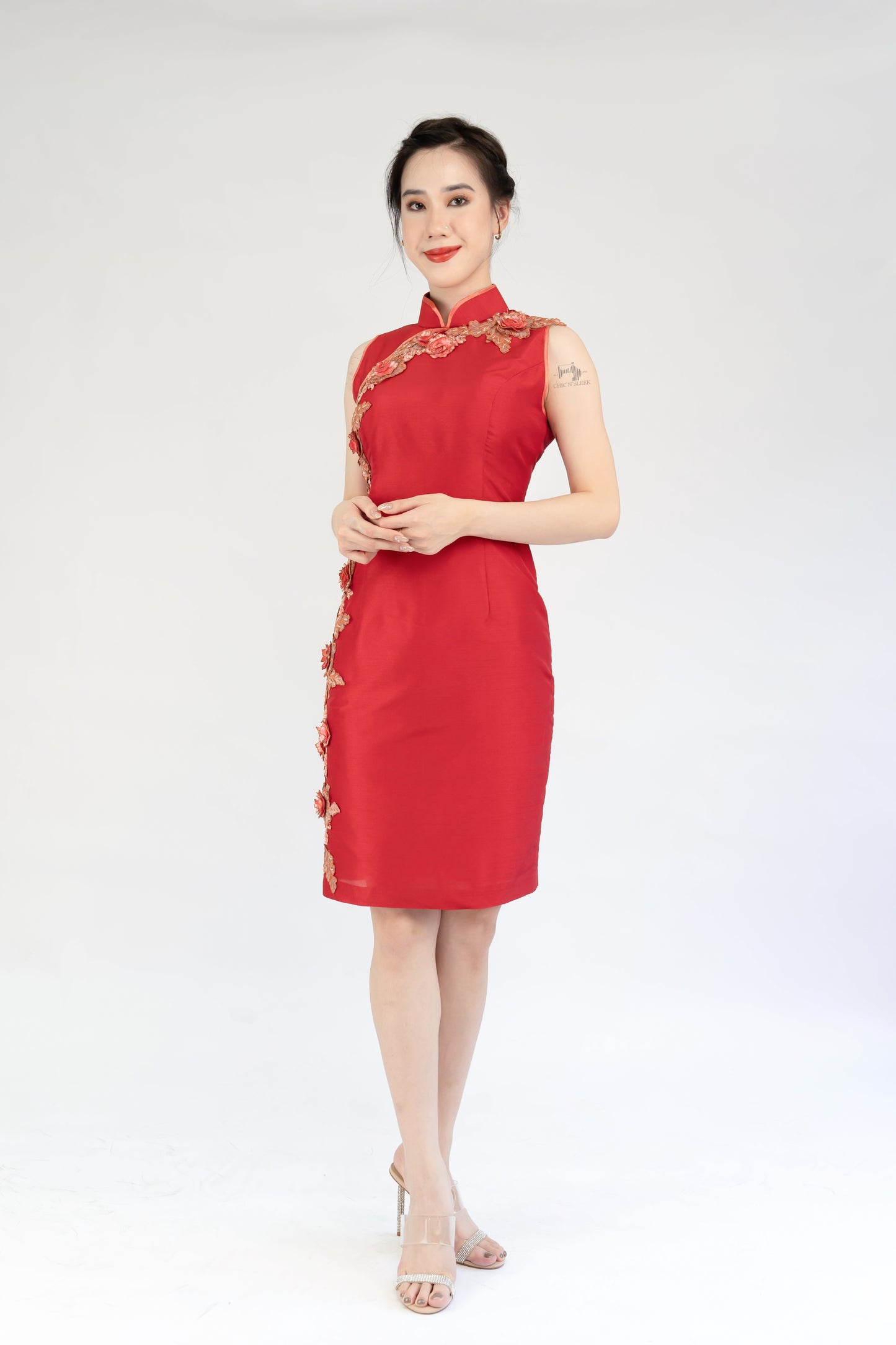 Scarlet Sleeveless Qipao